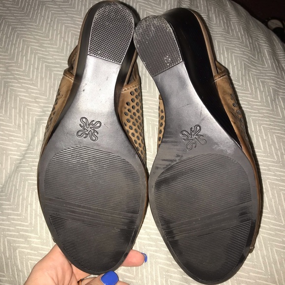 Vera Wang Wedges - Picture 3 of 4